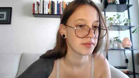 Snapshot of liljbby chatting on March 26, 2:22 pm Jay please help me reach 50 thumbs up online show from March 26, 2:22 pm
