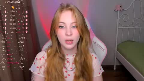 Snapshot of lilkitty_melanie chatting on November 2, 7:38 pm Melanie online show from November 2, 7:38 pm