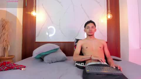 lillian_lee1 online show from May 21, 5:42 pm