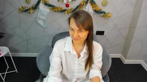 Snapshot of lillian_white1 chatting on January 10, 9:13 am lillian_white1 online show from January 10, 9:13 am
