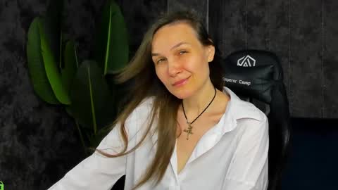 lillian_white1 online show from June 7, 12:48 am