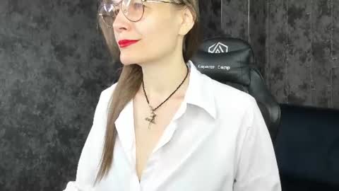 lillian_white1 online show from June 16, 12:35 am