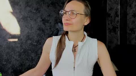 lillian_white1 online show from June 17, 12:57 am