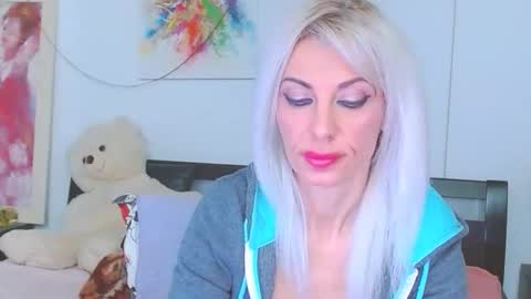 Lara online show from February 24, 11:25 pm