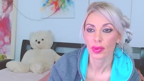 Lara online show from February 28, 7:37 pm