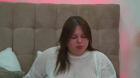 LillianHaig online show from February 1, 6:40 pm