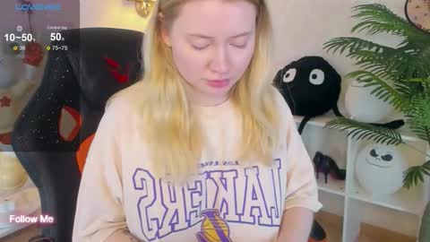 Snapshot of lillie_berry chatting on November 23, 5:46 pm lillie_berry online show from November 23, 5:46 pm