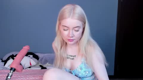 lillie_berry online show from May 2, 5:01 am