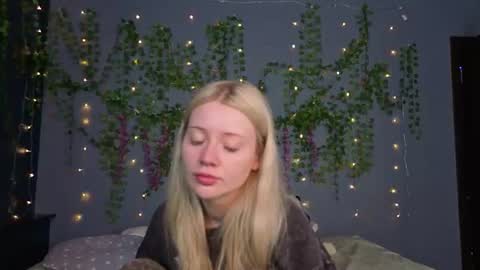 lillie_berry online show from July 21, 4:15 am