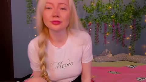 lillie_berry online show from August 2, 4:44 am