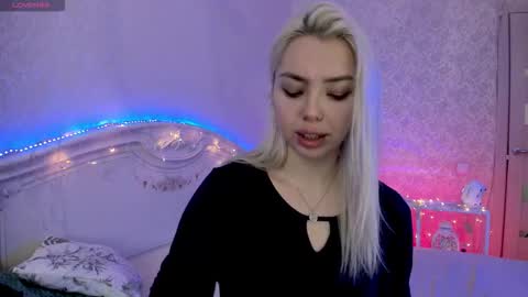 LilliMoore online show from January 16, 12:03 am