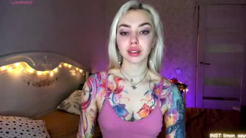 LilliMoore online show from April 26, 11:24 pm