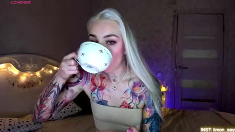 LilliMoore online show from June 9, 11:27 pm