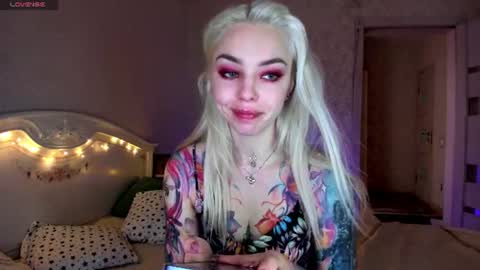 LilliMoore online show from June 14, 2:09 am