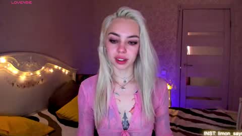 LilliMoore online show from June 19, 12:26 am