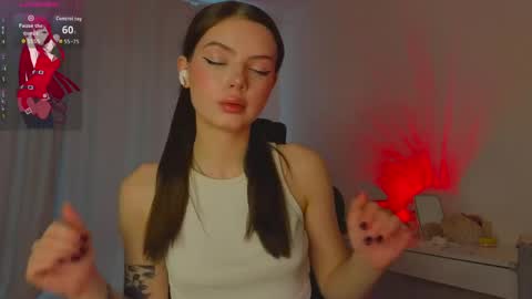 Snapshot of lillly_meow_ chatting on April 13, 4:18 am Lilia online show from April 13, 4:18 am