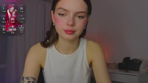 Snapshot of lillly_meow_ chatting on April 16, 8:09 pm Lilia online show from April 16, 8:09 pm
