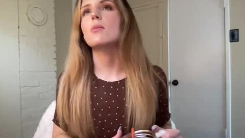 Snapshot of lilly_adams88 chatting on June 2, 10:45 pm lilly_adams88 online show from June 2, 10:45 pm