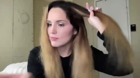 Snapshot of lilly_adams88 chatting on June 8, 3:07 am lilly_adams88 online show from June 8, 3:07 am