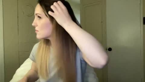 Snapshot of lilly_adams88 chatting on June 11, 2:53 am lilly_adams88 online show from June 11, 2:53 am