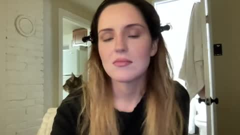 Snapshot of lilly_adams88 chatting on June 18, 2:56 am lilly_adams88 online show from June 18, 2:56 am