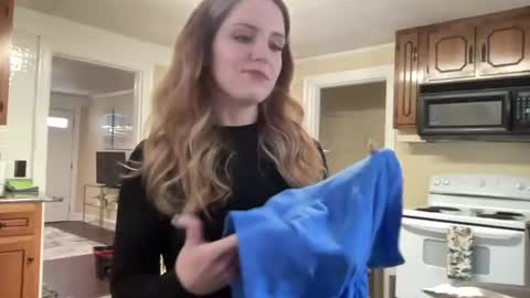 Snapshot of lilly_adams88 chatting on June 19, 8:01 pm lilly_adams88 online show from June 19, 8:01 pm