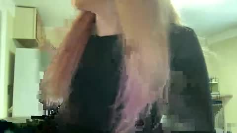 Snapshot of lilly_adams88 chatting on July 8, 10:14 pm lilly_adams88 online show from July 8, 10:14 pm