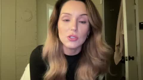 Snapshot of lilly_adams88 chatting on July 23, 2:20 am lilly_adams88 online show from July 23, 2:20 am
