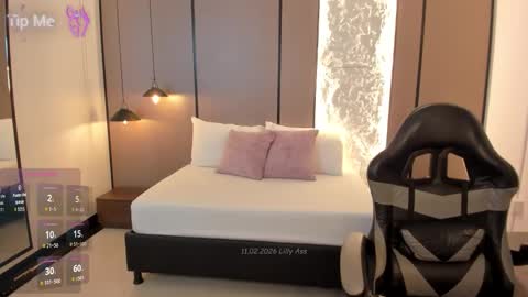 L I L L Y online show from February 11, 12:32 pm