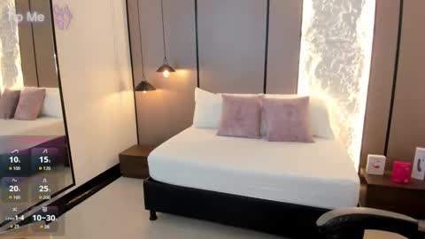 L I L L Y online show from February 17, 12:23 pm