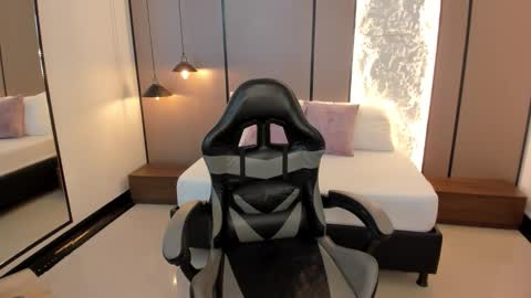 L I L L Y online show from February 21, 12:17 pm