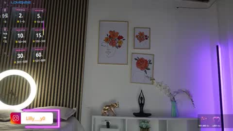 Snapshot of lilly_dollss chatting on September 30, 12:21 pm Sofia online show from September 30, 12:21 pm
