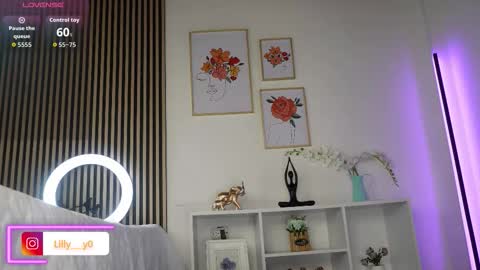 Snapshot of lilly_dollss chatting on November 12, 12:16 pm Sofia online show from November 12, 12:16 pm