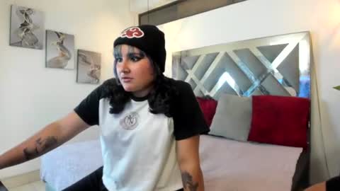 Snapshot of lilly_foxxy chatting on August 7, 11:12 am online show from August 7, 11:12 am