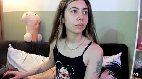 Snapshot of lilly_sweet02 chatting on February 9, 10:58 pm lilly_sweet02 online show from February 9, 10:58 pm