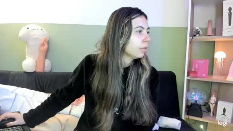 Snapshot of lilly_sweet02 chatting on February 14, 1:57 am lilly_sweet02 online show from February 14, 1:57 am