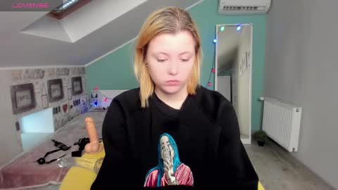 Snapshot of lillydepp chatting on December 13, 1:44 pm Lilly Depp online show from December 13, 1:44 pm