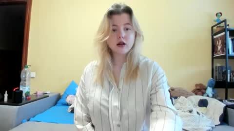 Snapshot of lillydepp chatting on February 15, 12:03 pm Lilly Depp online show from February 15, 12:03 pm