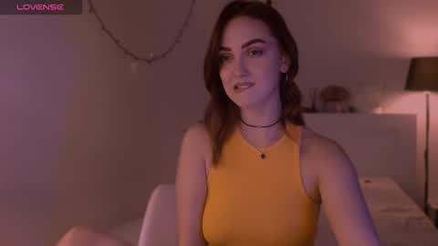 Snapshot of lillyfarey chatting on September 19, 6:52 pm LillyFarey online show from September 19, 6:52 pm