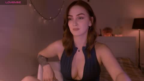 Snapshot of lillyfarey chatting on September 25, 4:32 pm LillyFarey online show from September 25, 4:32 pm