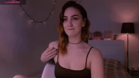 Snapshot of lillyfarey chatting on October 21, 6:41 pm LillyFarey online show from October 21, 6:41 pm