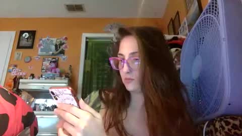 hi guys im back on here 3 online show from February 21, 10:33 pm