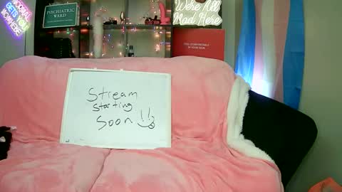 Snapshot of lillyvtrap chatting on October 5, 10:07 pm lillyVonT online show from October 5, 10:07 pm