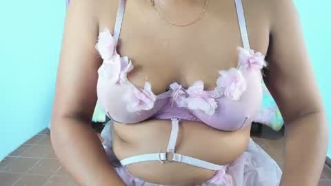 Snapshot of lillyy16 chatting on July 20, 11:23 am lillyy16 online show from July 20, 11:23 am