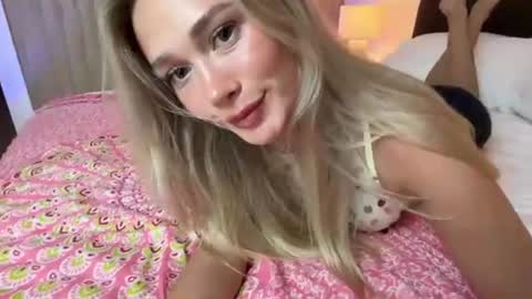Snapshot of lillyyfaithh chatting on June 9, 8:59 am lilly online show from June 9, 8:59 am