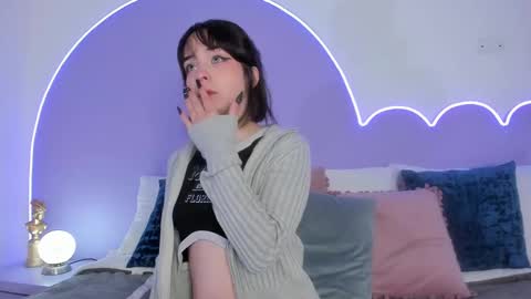 Snapshot of lilou_albrecht chatting on February 11, 2:57 pm Lilou online show from February 11, 2:57 pm