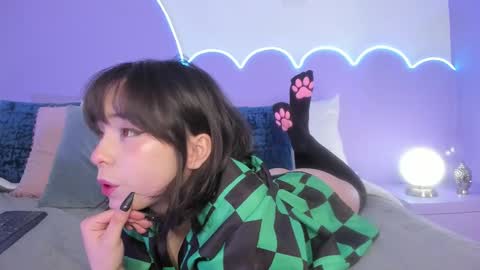 Snapshot of lilou_albrecht chatting on February 19, 2:23 pm Lilou online show from February 19, 2:23 pm