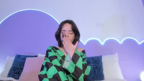 Snapshot of lilou_albrecht chatting on February 19, 5:27 pm Lilou online show from February 19, 5:27 pm