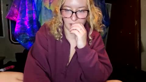 Snapshot of lilpies chatting on December 1, 5:56 am LilPies online show from December 1, 5:56 am