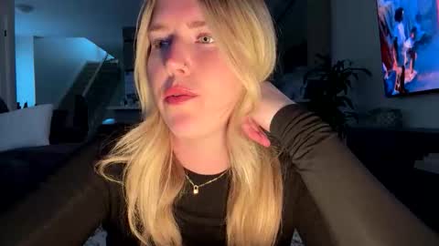 Ava online show from April 29, 2:10 pm